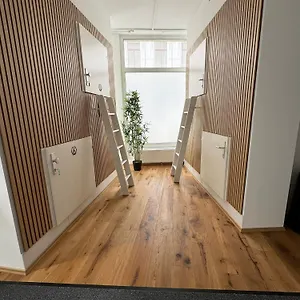 Capsulehotel Robin Wood, Wenen